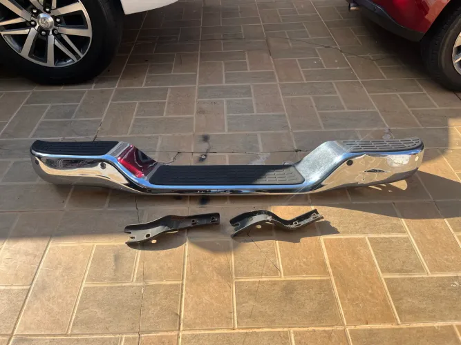 Pára-choque traseiro cromado Toyota Hilux 1992 até 2004.