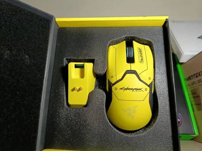 Mouse Razer Viper Ultimate Sem fio Chroma Edição Cyberpunk com Base Gamer HyperSpeed pc