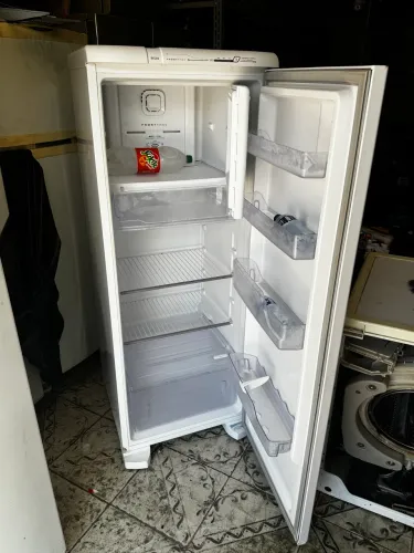 Geladeira semi nova