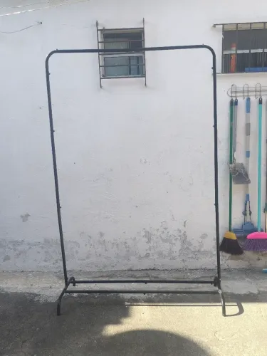 Cabide para roupas Loja com pé 