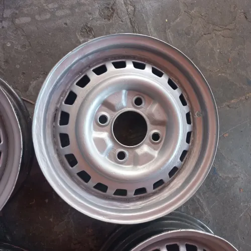 roda fusca aro 15 4 furos canelinha boca fogao usada