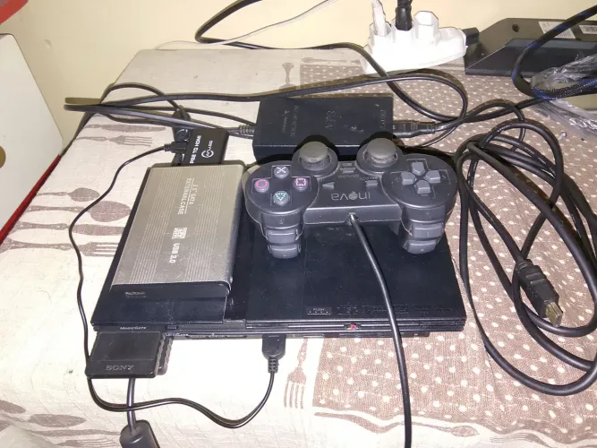 Vendo PS2 todo equipado valor a negociar