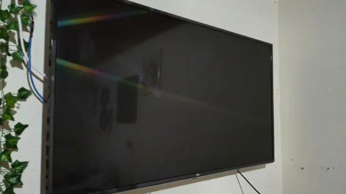 Vende-se tv com defeito