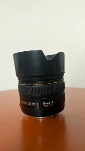 Sigma 30mm f/1.4 EX DC HSM