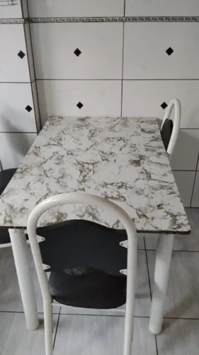 Mesa pequena de jantar 4 lugares