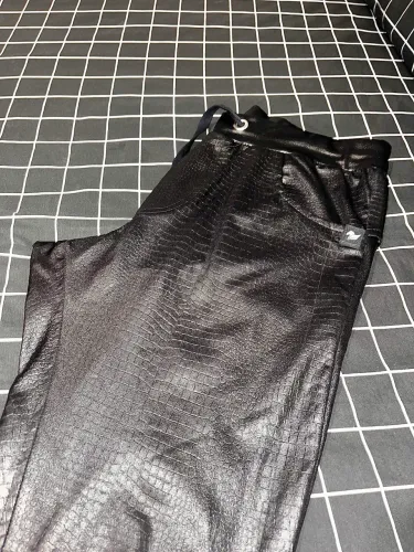 Calça Cirrê Masculina Textura Crocodilo 40