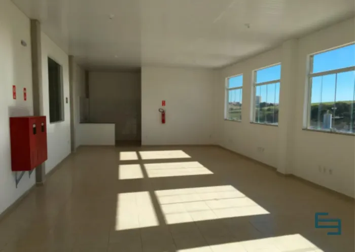 Galpão para alugar em Sumaré/SP com 2.000 m², 3 docas e pé-direito de 12 m
