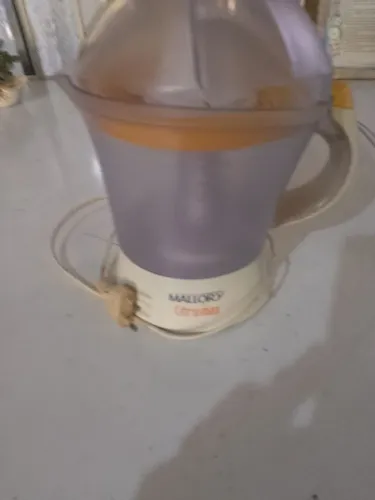 Espremedor de frutas em ótimo Estado.127vtws.