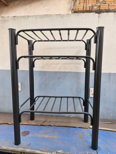 Estante de ferro