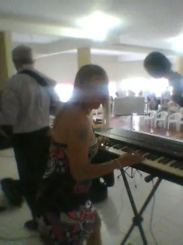 AULAS DE TECLADO E VIOLÃO 