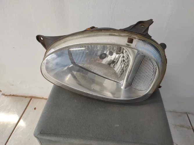 Farol GM Corsa