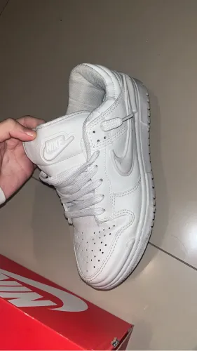 Nike dunk low triple white