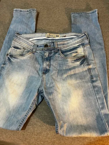 calça jeans azul claro