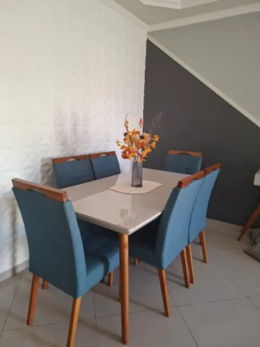 Vendo Mesa de Jantar 1,50 x 0,90 com 6 cadeiras!