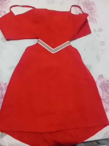 Vestido vermelho tamanho G, usado 1 vez detalhe em renda, é recortes