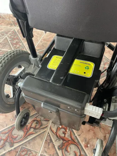 Vendo Cadeira de Rodas elétrica
