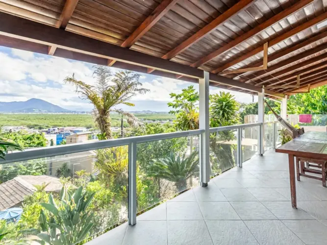 Casa 3 Dormitórios com Terreno de 3.200 m² Costeira do Pirajubaé, Florianópolis