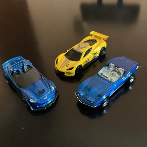 Hot Wheels Corvette Coleção - 3 miniaturas Escala 1/64