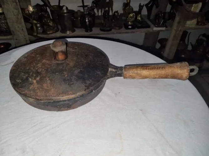 Panela de ferro antiga
