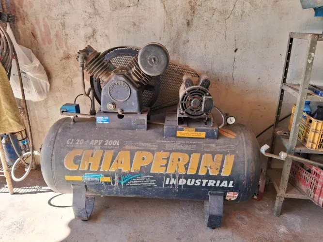 Vende-se ou troca-se compressor chiaperini industrial cv20 200 litros 5cv monofasico 