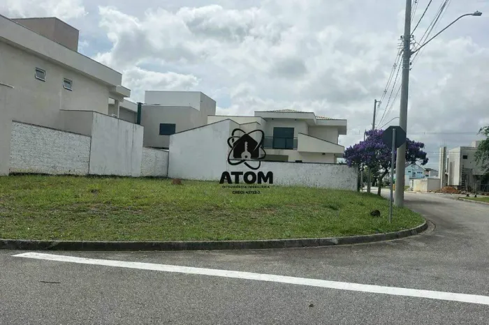 Terreno no Condomínio Ouroville de 357 m² á Venda - Taubaté