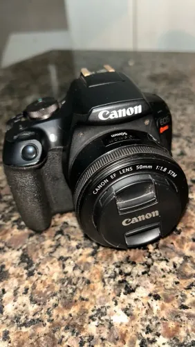 Canon T7