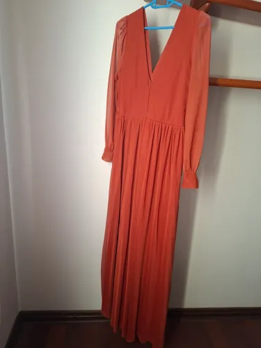 Roupas femininas..semi nova ..vestidos usados somente uma fez ..vende-se muito lindos ....