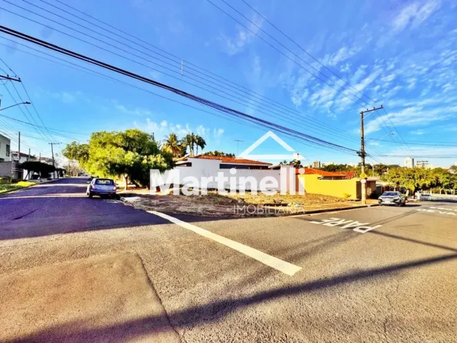 Terreno de esquina residencial / comercial à venda no Bairro Alto da Boa Vista, próximo à