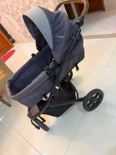 Carrinho de Bebê Kiddo 3 em 1 Cinza em Excelente Estado