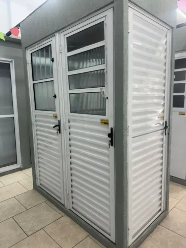 Porta de Alumínio Social Basculante Veneziana - Oferta