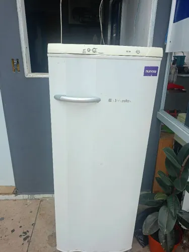 Geladeira Eletrolux funcionando perfeitamente 