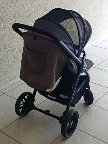 Vende-se carinho de bebê