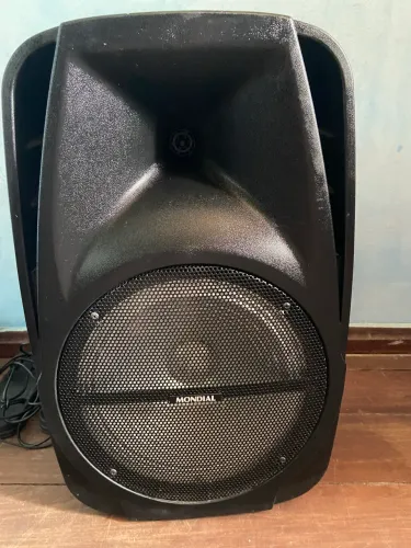 Vendo Caixa de som com carrinho da MONDIAL!