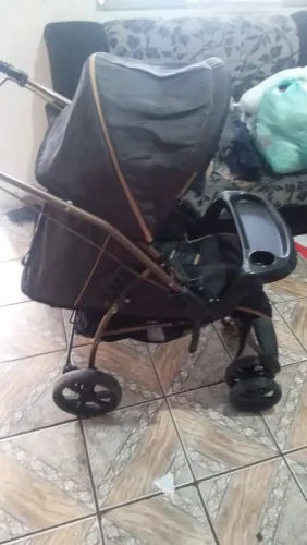 Carrinho de bebê seminovo