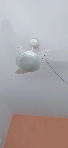 Ventilador de teto branco