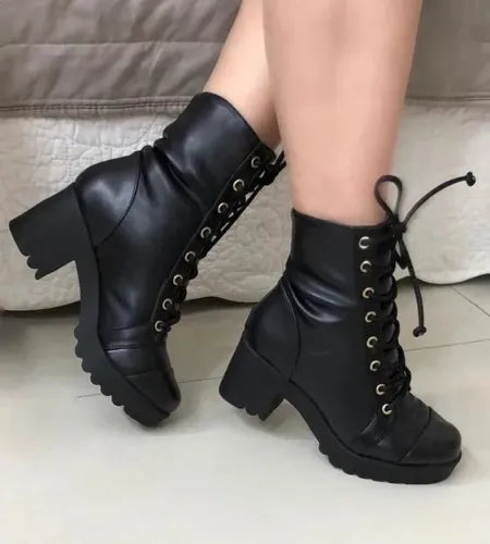Bota coturno nova 