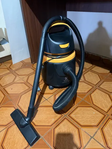 Aspirador de pó e água Electrolux