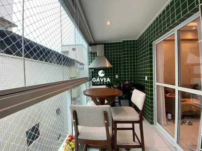 Apartamento à venda no Canto do Forte em Praia Grande.