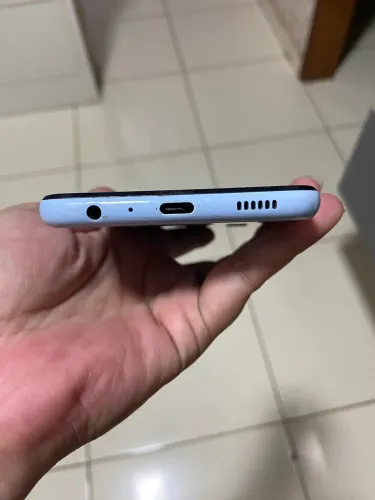 Vendo A 13 somente celular sem carregador