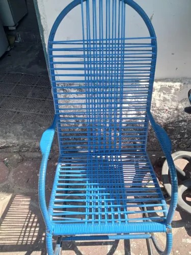 VENDO UMA CADEIRA DE BALANCO BOA 