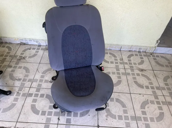 Bancos do Ford ka 2000