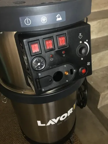 Extratora e com vapor Industrial Etna Lavor Pro