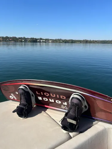 Prancha Wakeboard Liquid Force 144 com Botas Ronix Tamanho 12