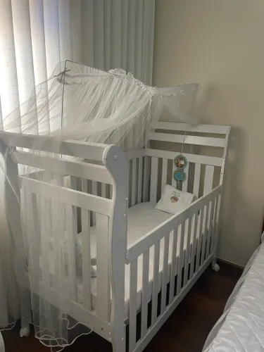 Berço e aparador bebê