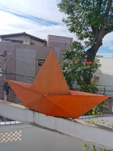 Escultura Barco Origami Gigante em Metal