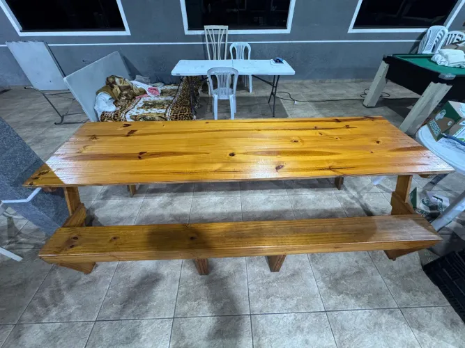 Mesa vira banco Madeira