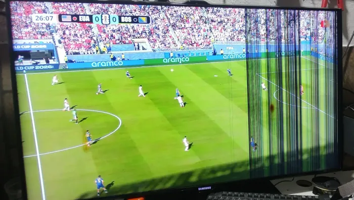 tv Samsung UN46ES7000G funcionando com linhas vendo pelo valor das placas