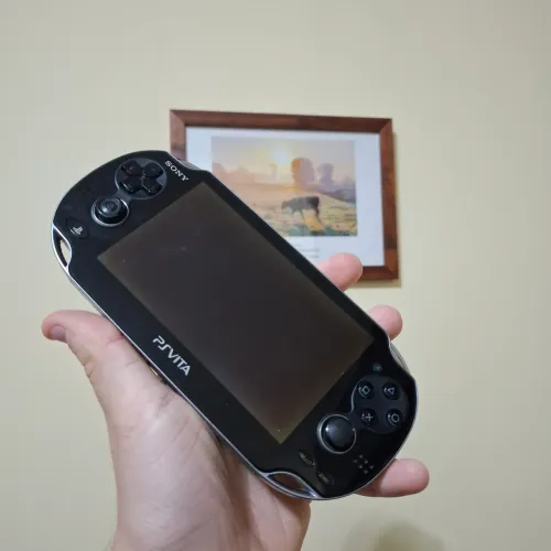 PS Vita DESBLOQUEADO + acessórios em EXCELENTE ESTADO