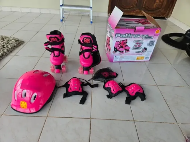 PATINS NOVO, NUNCA USADO, sem marca nenhuma de uso
