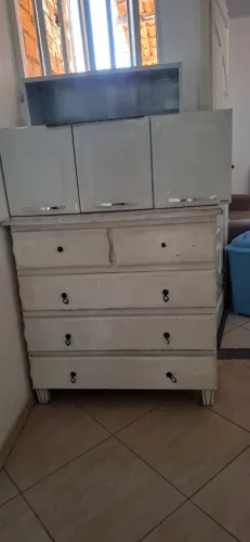 Cômoda antiga